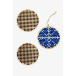 3 formes en bois perforé