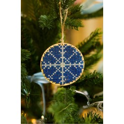 3 formes en bois perforé